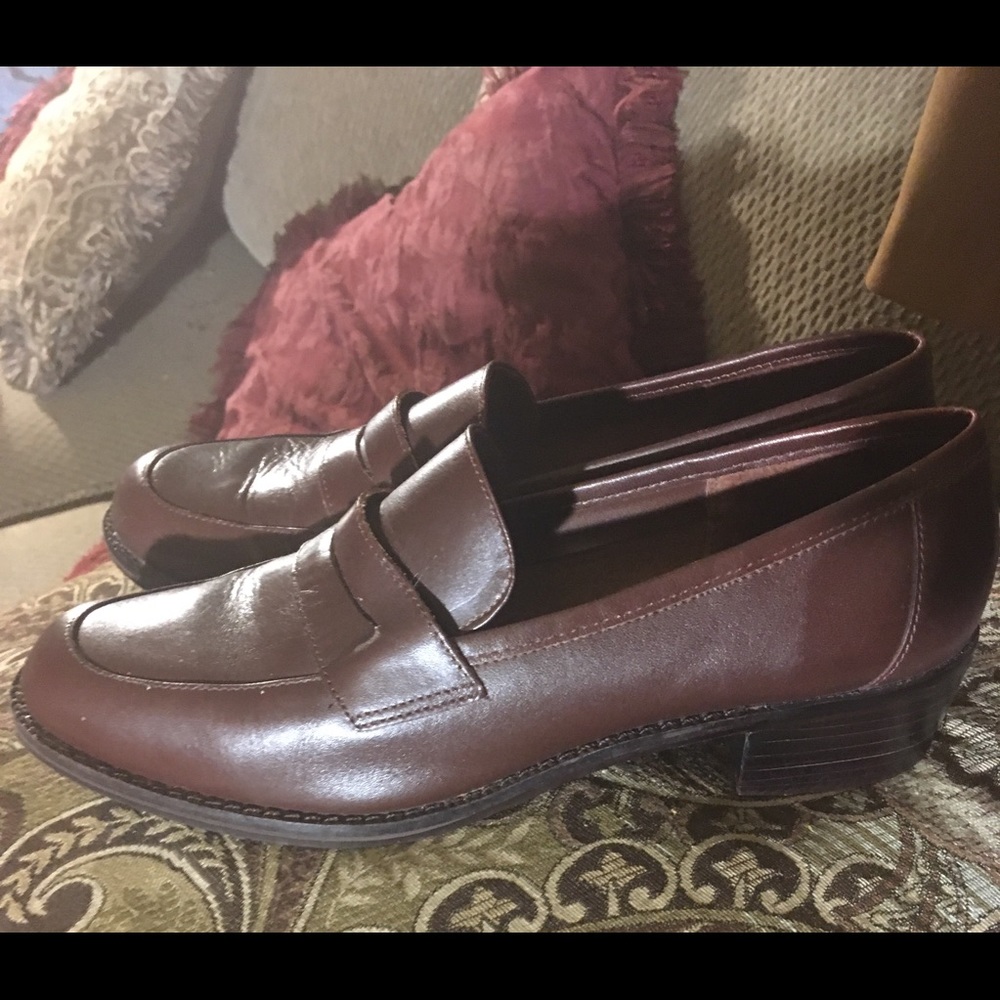 Beautiful Brown Leather Bass Penny Loafers